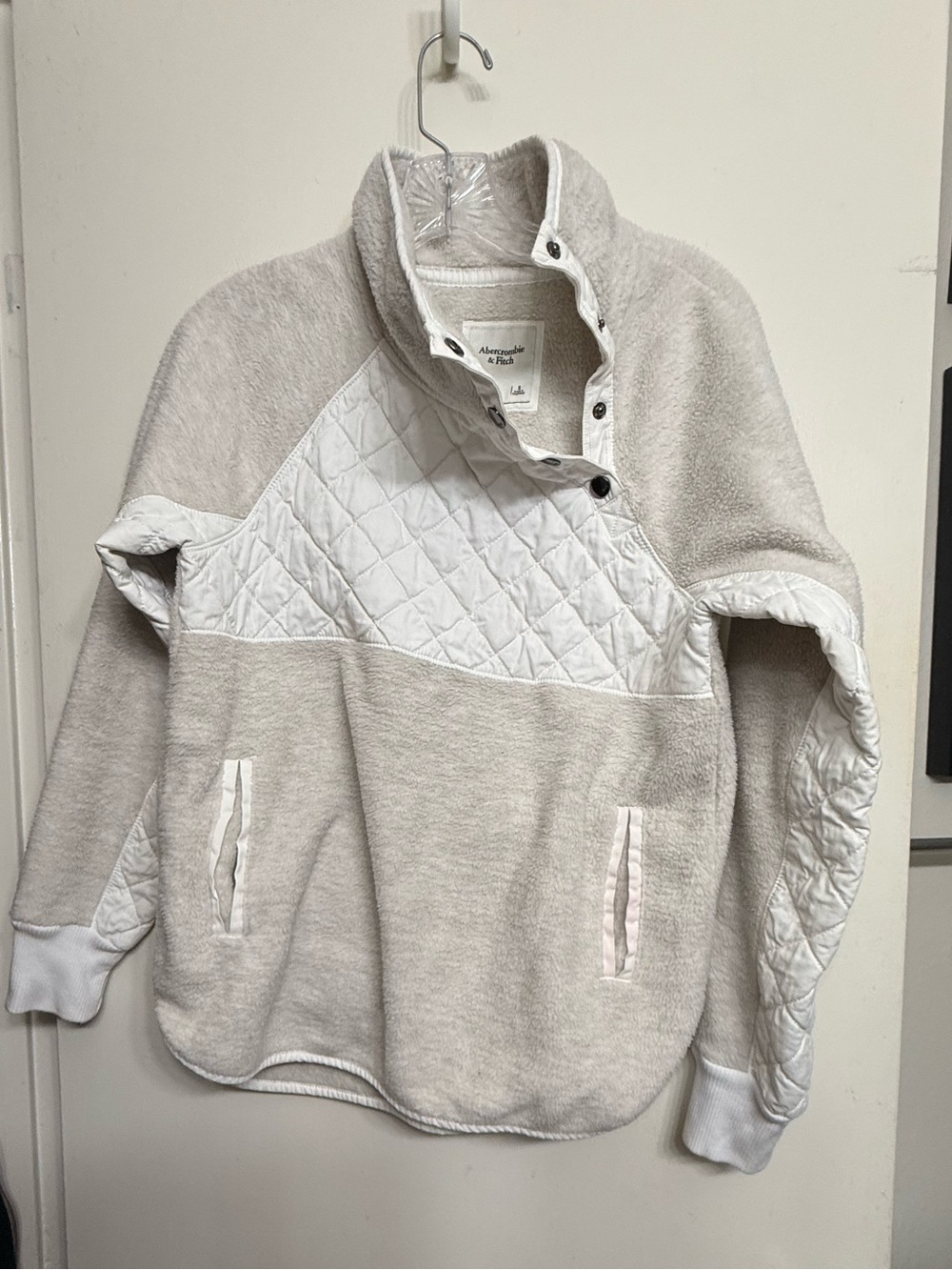 Abercrombie & Fitch Sherpa Snap Pullover Sweatshirt | Cream & White fleece